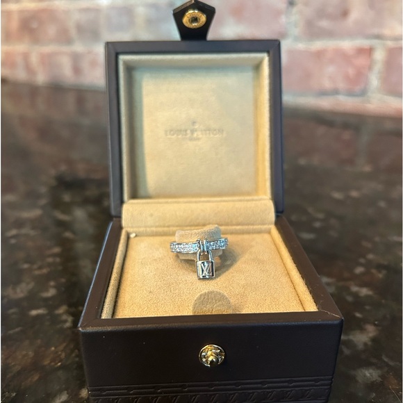 Louis Vuitton Berg Lockit Ring K18Wg Diamond #52 Size 6 - Picture 2 of 11